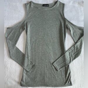 NWOT PrettyLittleThing Women’s Gray Cold Shoulder Long Sleeve Top, Size 4